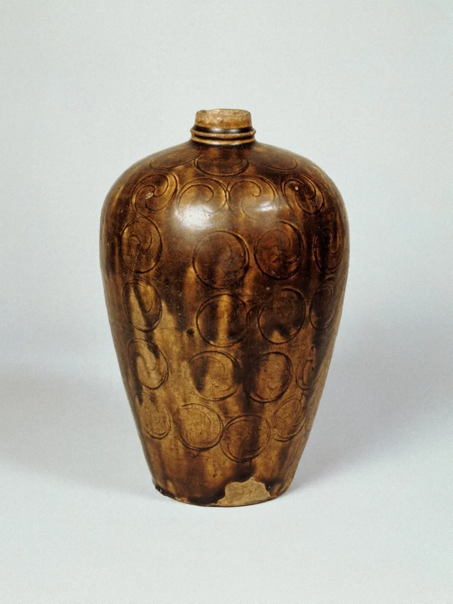 重要美術品　鉄釉巴文瓶子 瀬戸窯　鎌倉時代（14世紀）