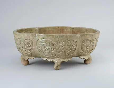 《御深井釉木瓜形大水盤》 瀬戸諸窯（伝・御深井窯） 江戸時代（17世紀後期～18世紀前期） 後藤道子氏寄贈