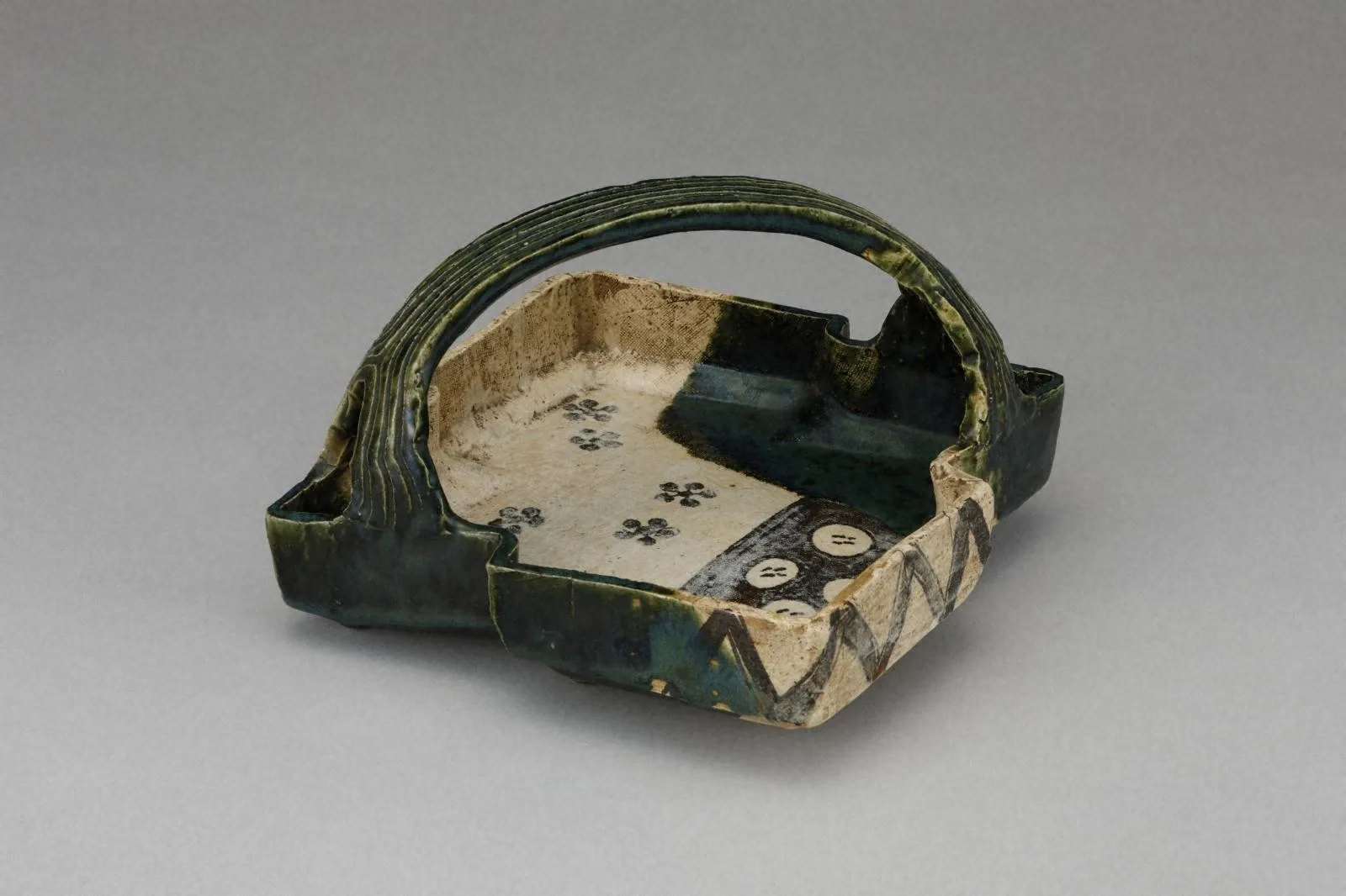 織部松皮菱形手鉢 平澤九朗（初代） 江戸時代後期（19世紀前半）