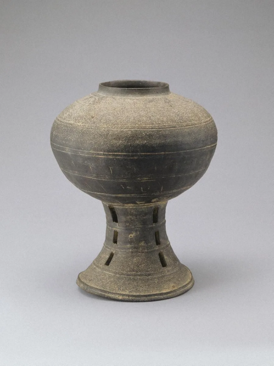 陶質土器　台付壺 韓国（阿羅加耶） 三国時代（5世紀後半）