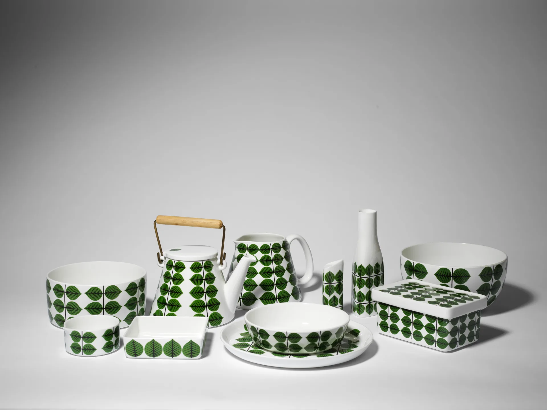 [ベルサ]装飾、[LL]モデル/ディナーセット 1957年/モデル、1960年/装飾、リンドベリ家コレクション  CStig Lindberg Photo :Per Myrehed