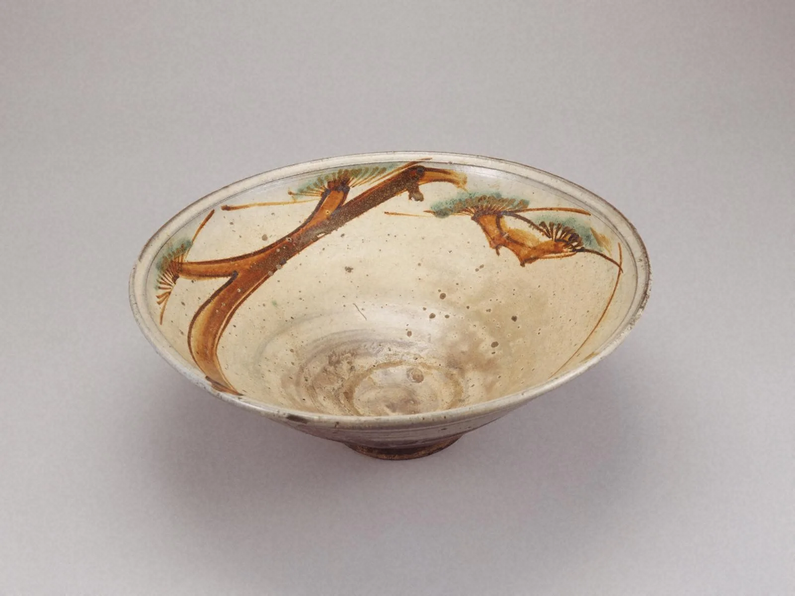 鉄絵緑彩松絵大鉢 肥前・武雄 江戸時代後期（18-19世紀）