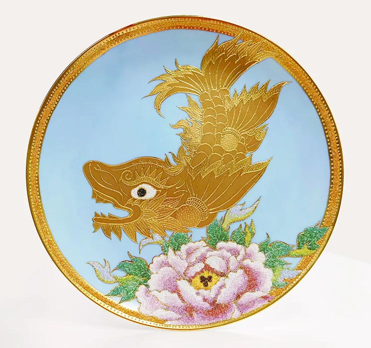 金盛りシャチ飾皿》 杉山 ひとみ 2023年 個人蔵